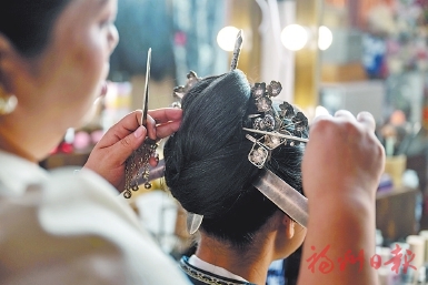福州“三把刀”妆束如何长红？