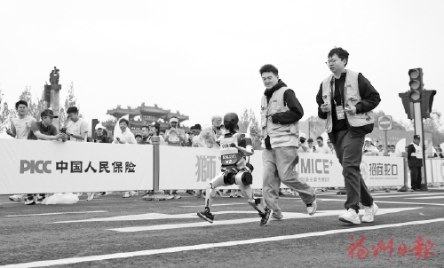 全球首次“人机共跑”半程马拉松举行