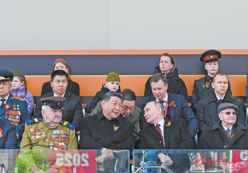 习近平出席俄罗斯纪念苏联伟大卫国战争胜利80周年庆典