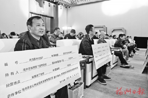 ɽ֮佨ɫСؿɽת·ĸʵ