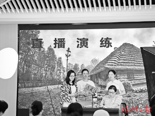 26��ŮѧԱ������������