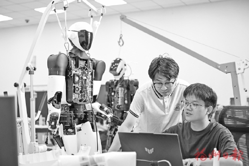 �µ�ΰ��ܶ������µ���ʷΰҵ