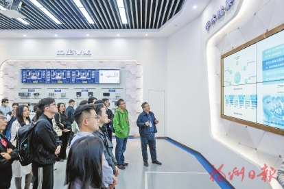 ���Ǿ��ųǡ�Ӣ���˸���