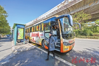 福州红色主题定制公交今日开通