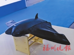 看，水下机器人“七十二变”