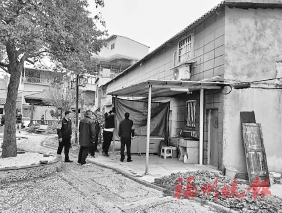 长乐拆除一处违建遮雨棚