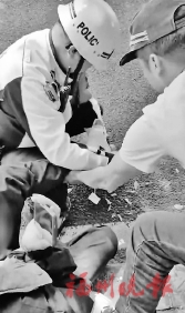 送货员骑行摔伤　骑警暖心包扎