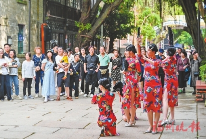 “五一”，“巷”你比个心