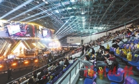 ��η��Լ���е羺�Ļ���չ�