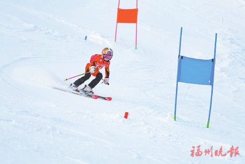 ���ݰ���Ů��׷�α�ѩ����