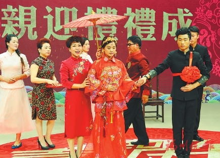 福州特色婚俗少不了她们助阵