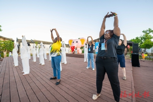 �����������ο͡�˫�ڡ����渣��